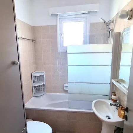 5 Min Walk To Beach, Perfect Seaside Escape Διαμέρισμα