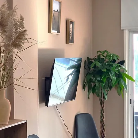 5 Min Walk To Beach, Perfect Seaside Escape Λάρνακα