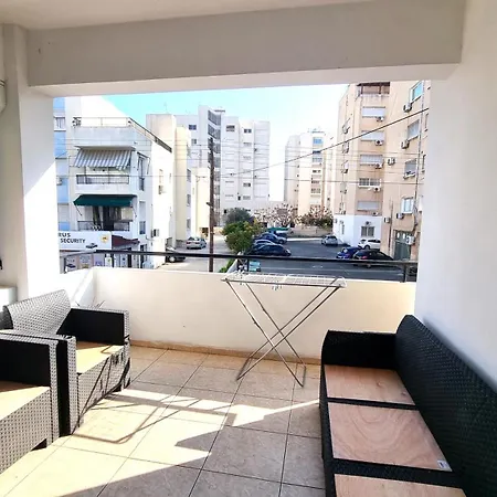 Apartamento 5 Min Walk To Beach, Perfect Seaside Escape Larnaca