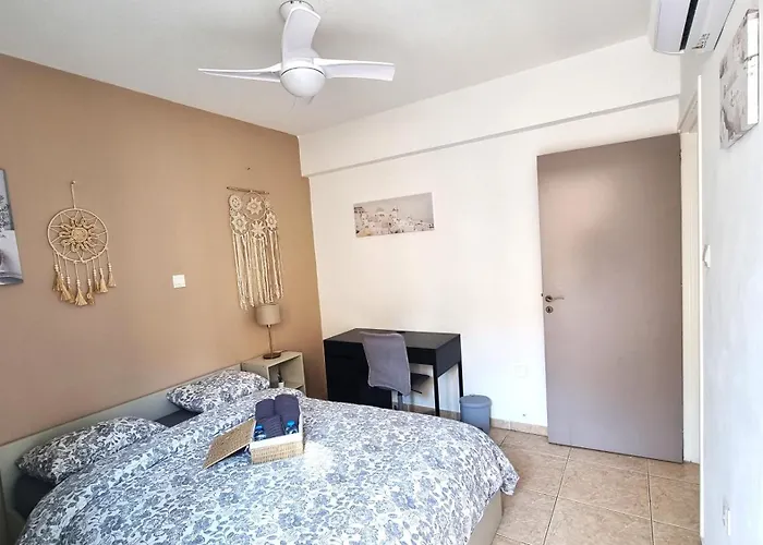 Apartamento 5 Min Walk To Beach, Perfect Seaside Escape Lárnaca